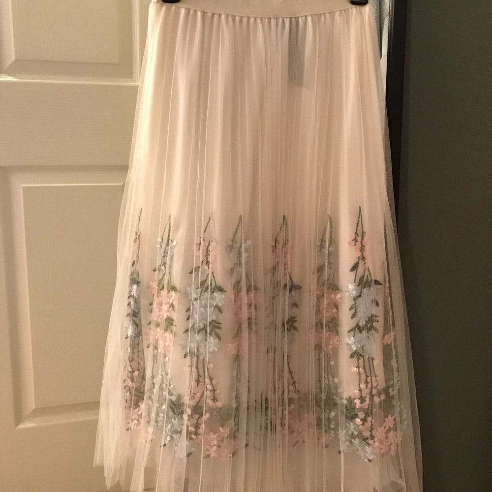 Moon Collection White Tulle Floral Midi Skirt